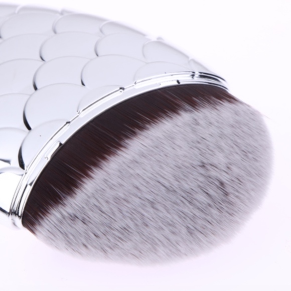 ☀️SUMMER SALE☀️ Set of Two Mermaid Makeup Brushes - Picture 6 of 8